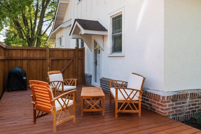 Building Photo - 5000 Zenith Ave S