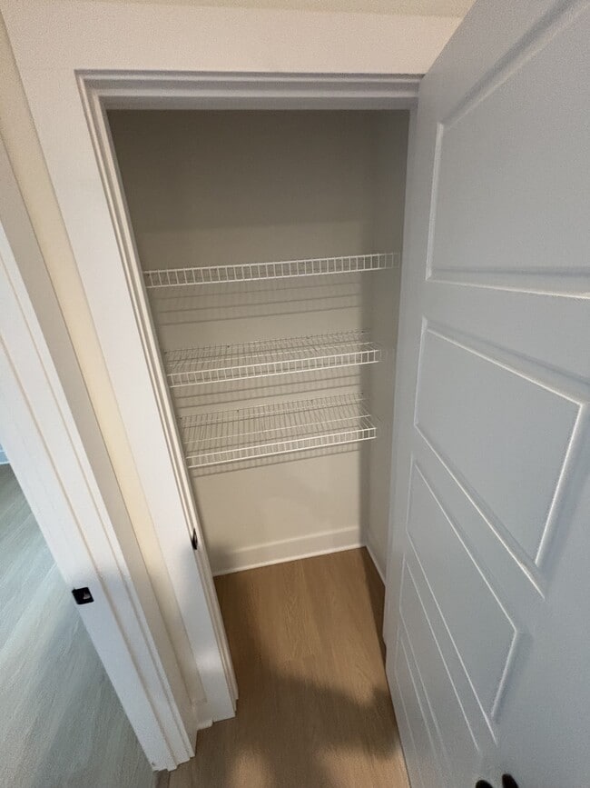 Building Photo - 921 Alberta Dr