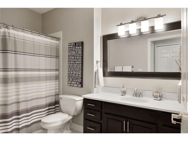 Building Photo - 645 N 1st St