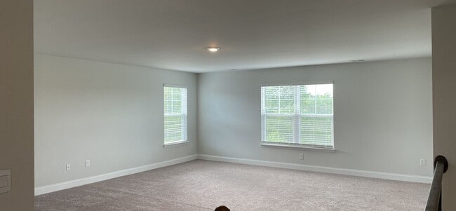 Building Photo - Newly built 5 bedroom home in The Parks