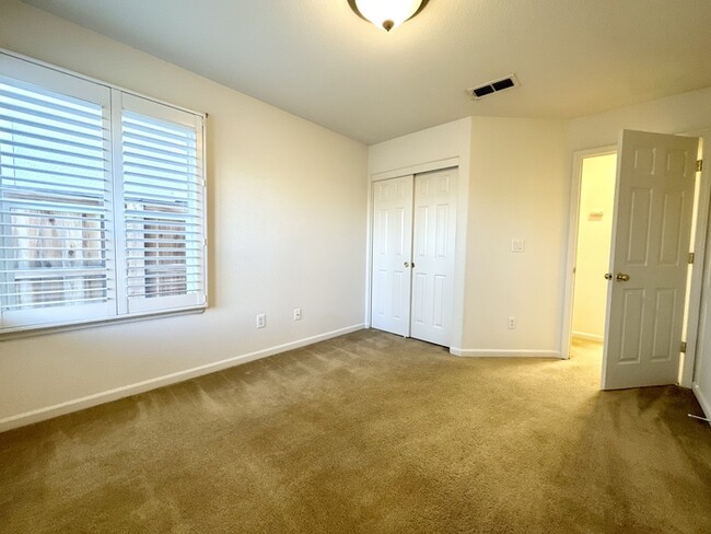 Building Photo - 689 Regency Park Cir