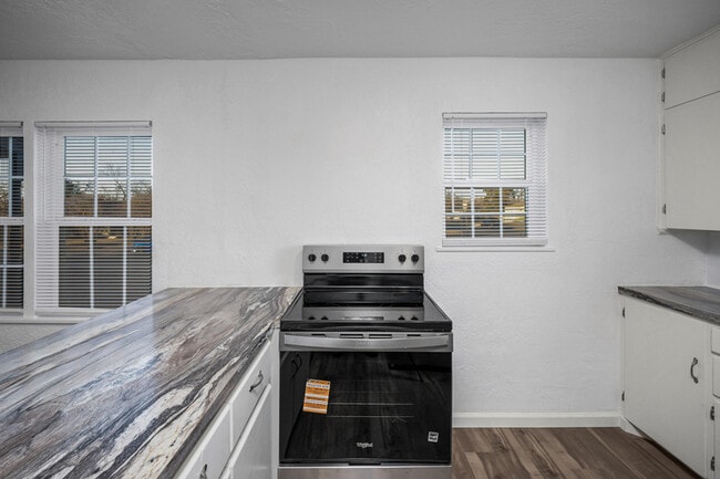 Building Photo - 1702 NW Euclid Ave