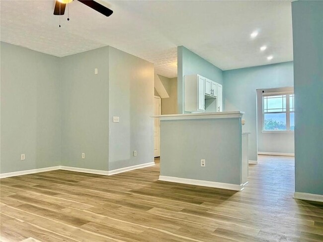 Building Photo - 6347 Ellenwood Dr