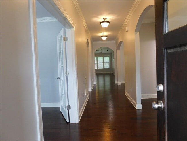 Building Photo - 330 La Perla Dr