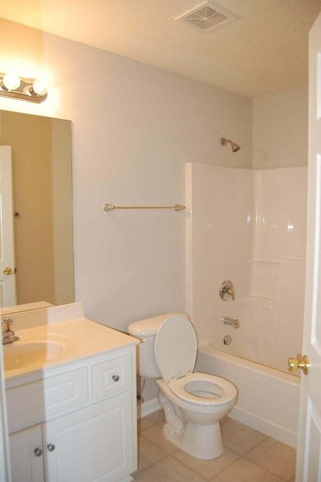 Building Photo - 173 Kendallwood Ct