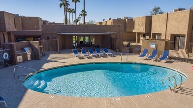 Building Photo - Stadio 3 bedroom townhome