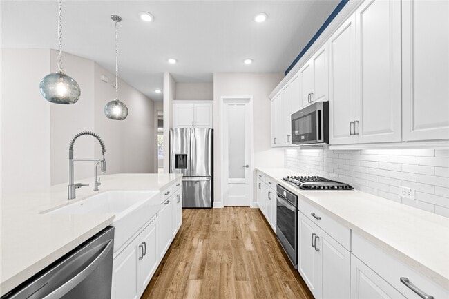 Building Photo - 15302 Spanish Ranchos Wy