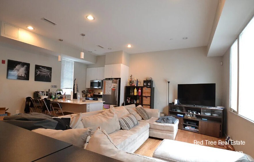 Building Photo - 53 Glenville Ave