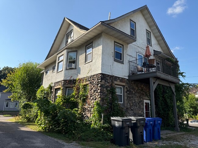 Building Photo - 780 Curfew St