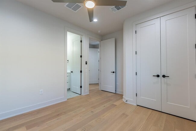 Building Photo - 2008 Canterbury St