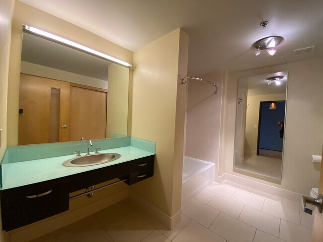 Building Photo - Elegant Pearl District Residence with Designer Kitchen, Floor-to-Ceiling Windows & Secured Parking