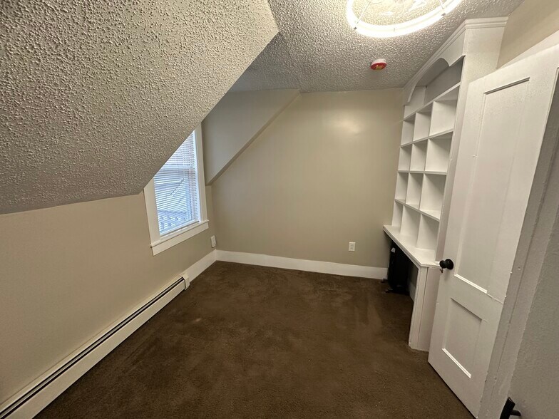 Building Photo - 17 Central St