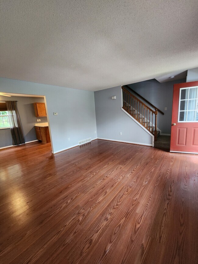 Living room - 1408 Whispering Woods Ave