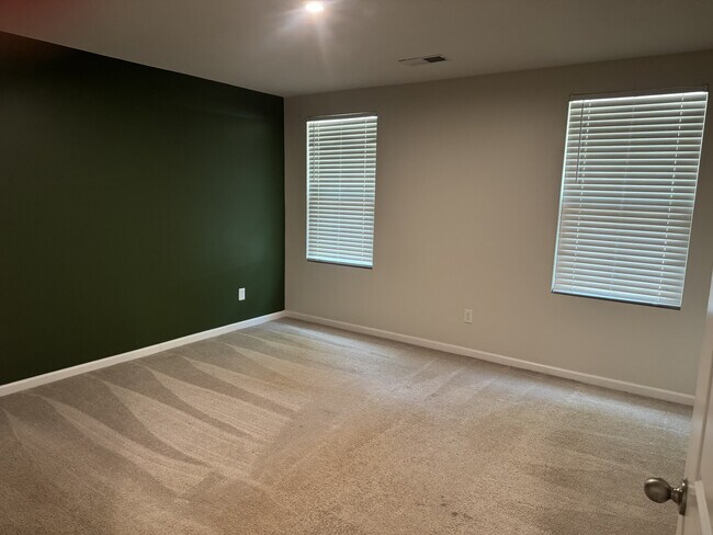 Building Photo - 115 Portchester Ln
