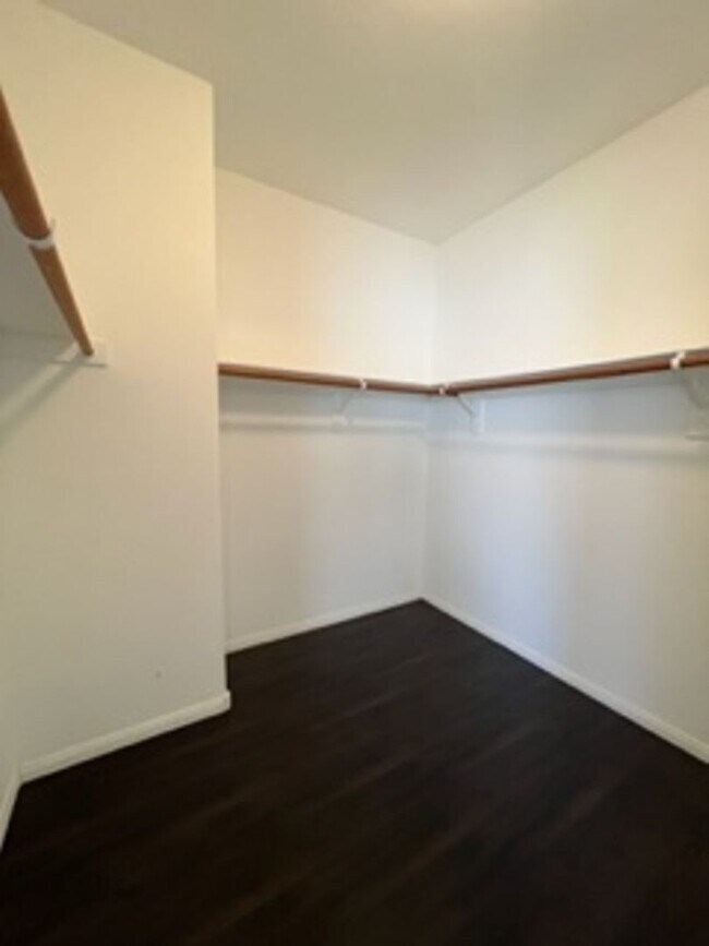 Building Photo - SOUTHERN HIGHLANDS BEAUTY!