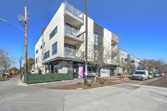 Building Photo - 504 E Roosevelt St