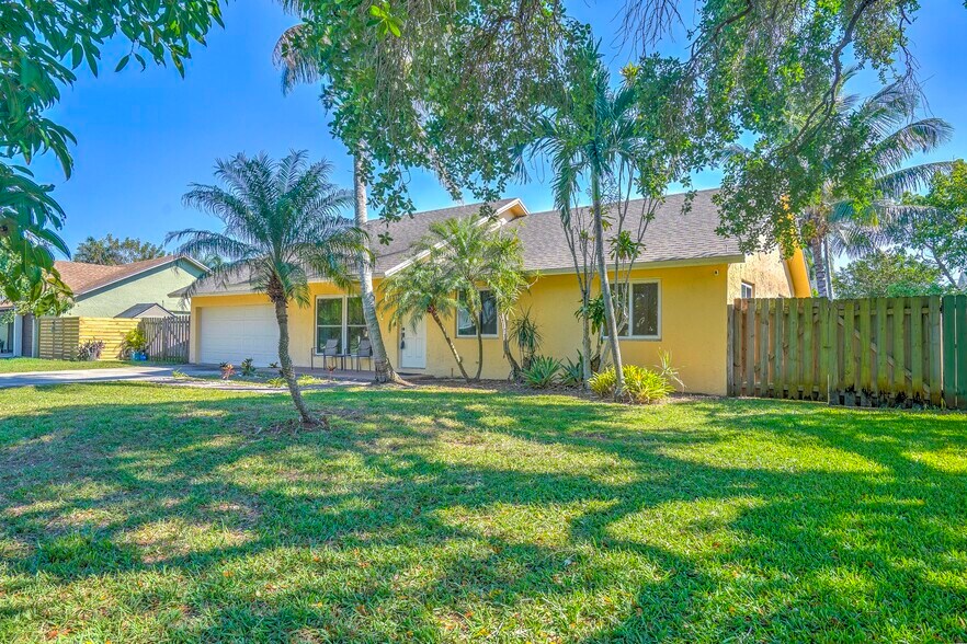 Building Photo - 1386 Fulmar Dr