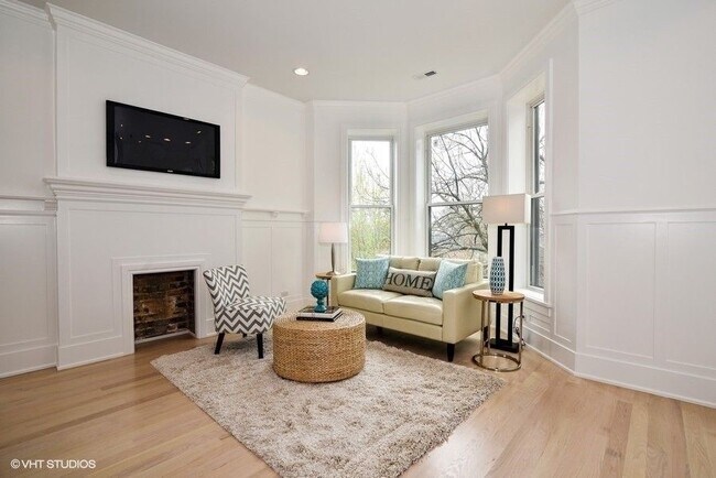 Building Photo - 1719 N Maplewood Ave
