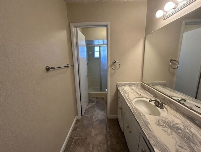 Building Photo - 670 Northwood Dr