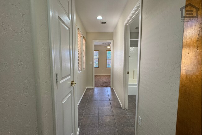 Building Photo - 3Bed/2Bath House in Avondale! Ready for Immediate Move-In! – RV GATE!