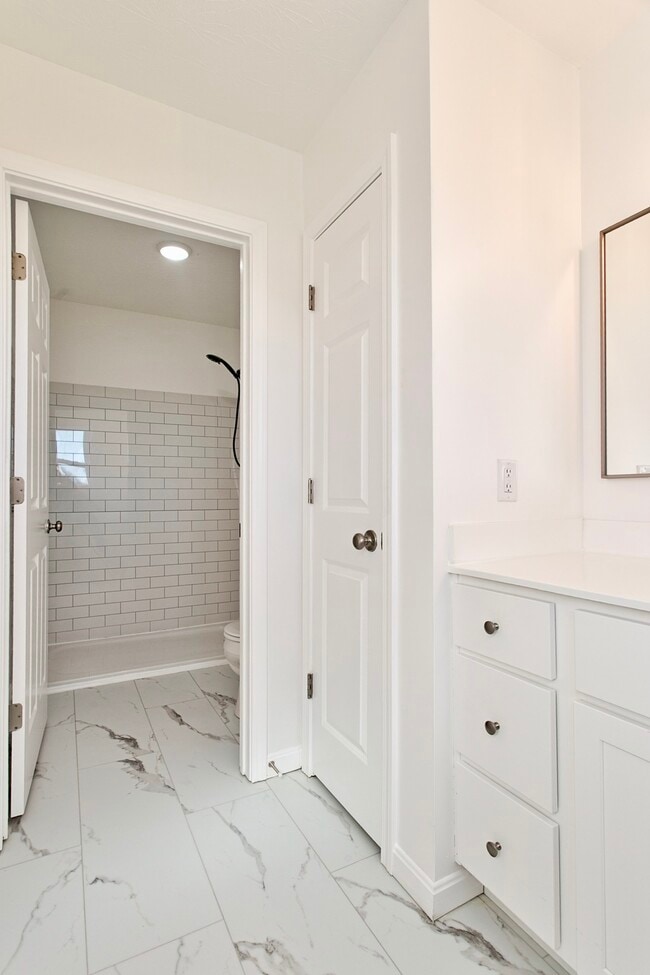 Building Photo - 159 Zachary Dr