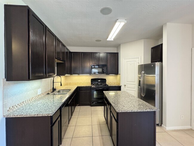 Building Photo - 8107 Gran Villa Dr