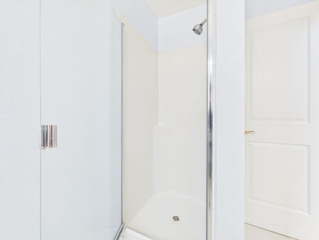 Building Photo - Sumaya Condo 2 Bed/2 bath with Fireplace. Includes washer and dryer