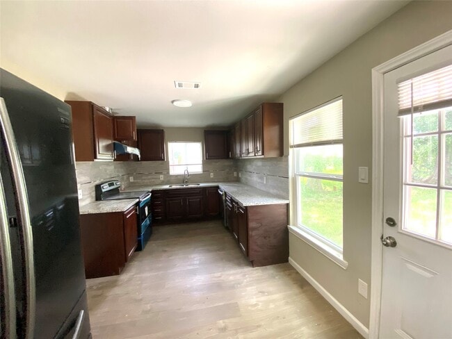 Building Photo - 4411 Buena Vista St