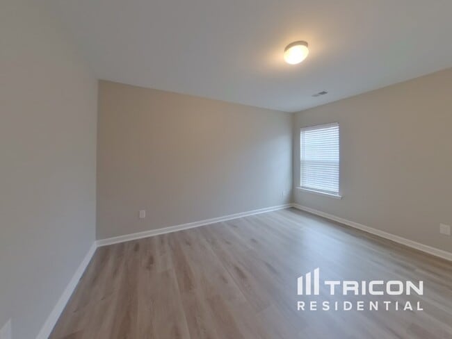 Building Photo - 714 Streamside Dr