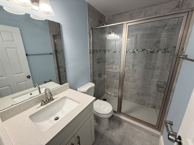 Building Photo - Charming 3 Bedroom 2 Bath Condo in Heart o...
