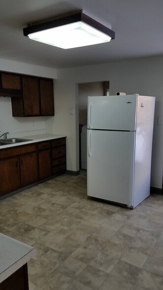 Kitchen Fridge & Sink - 188 E Main St