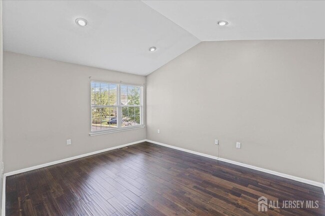 Building Photo - 302 Wellington Park Dr