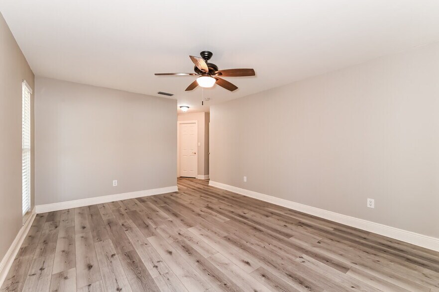 Building Photo - 2228 Treehaven Cir