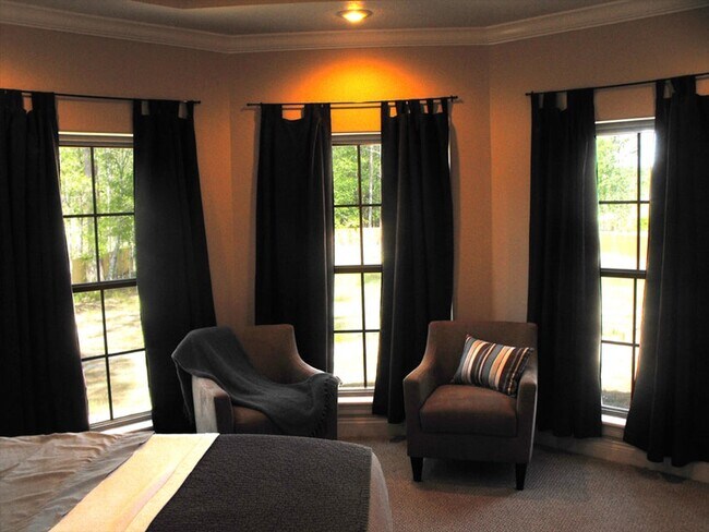 Building Photo - 147 Smithbrook Rd