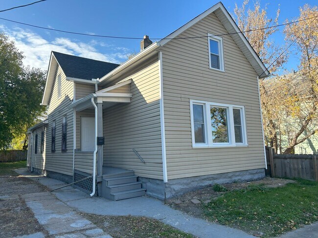 Building Photo - Clark / Fulton Area - 4 Bedrooms - Single ...