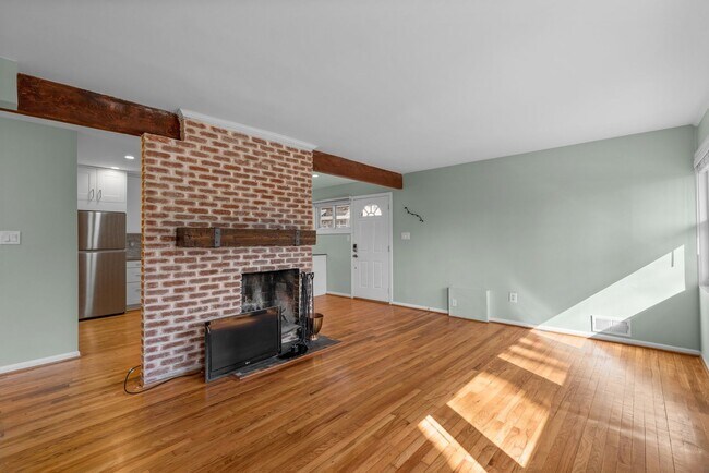 Building Photo - 4 Bed 2 Bath - Twinbrook Cape Cod - Move In Ready