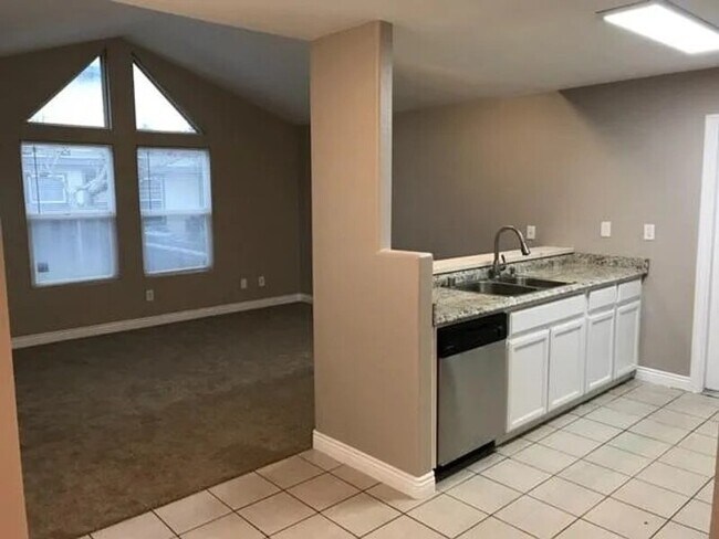 Building Photo - 1055 Vermont Ave