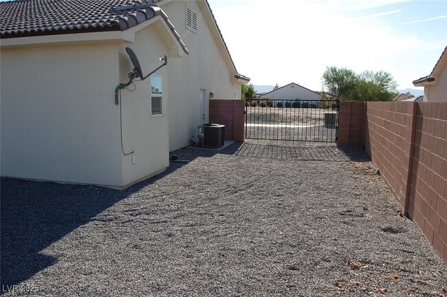 Building Photo - 4920 Honey Locust Dr