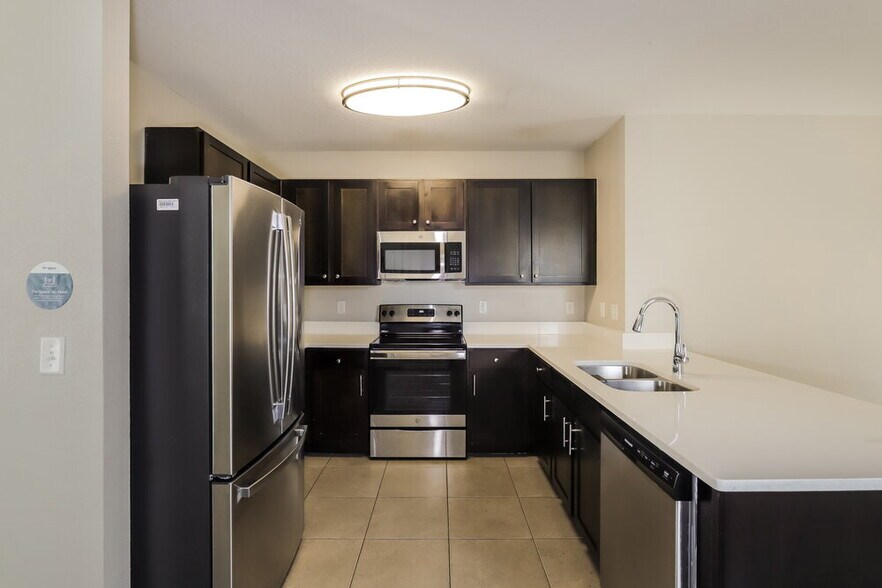 Building Photo - 10529 Whispering Hammock Dr