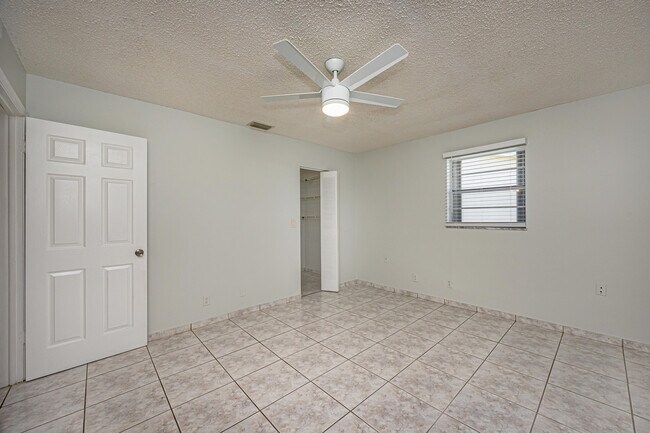 Building Photo - 2734 Ponce De Leon Blvd