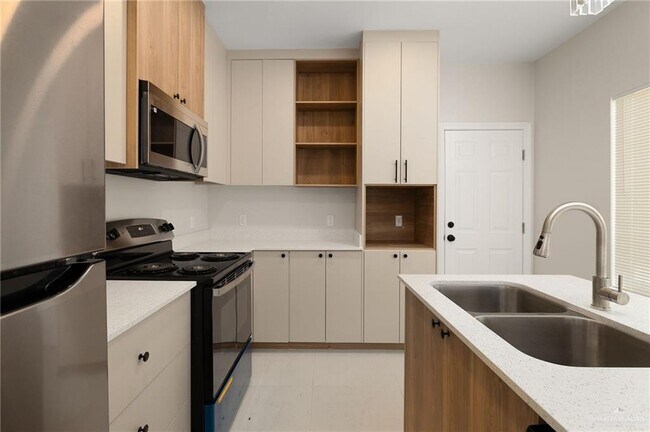 Building Photo - 4305 Heron Ave