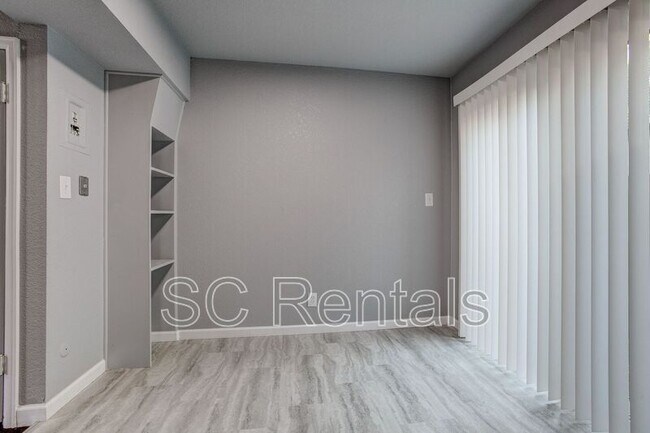 Building Photo - 526 S Howes St