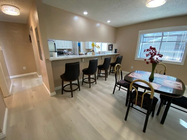 Building Photo - 1500 Lake Park Dr SW