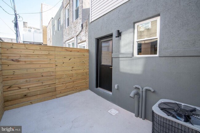 Building Photo - 1512 S Beulah St