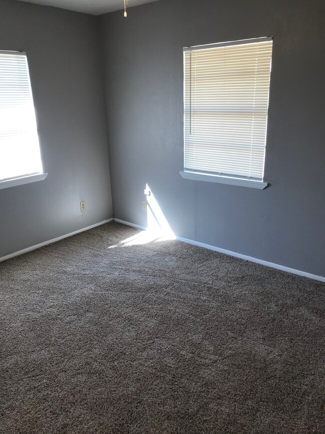 Building Photo - Updated 3 bedroom home sitting on 1 acre in Tuscola!!