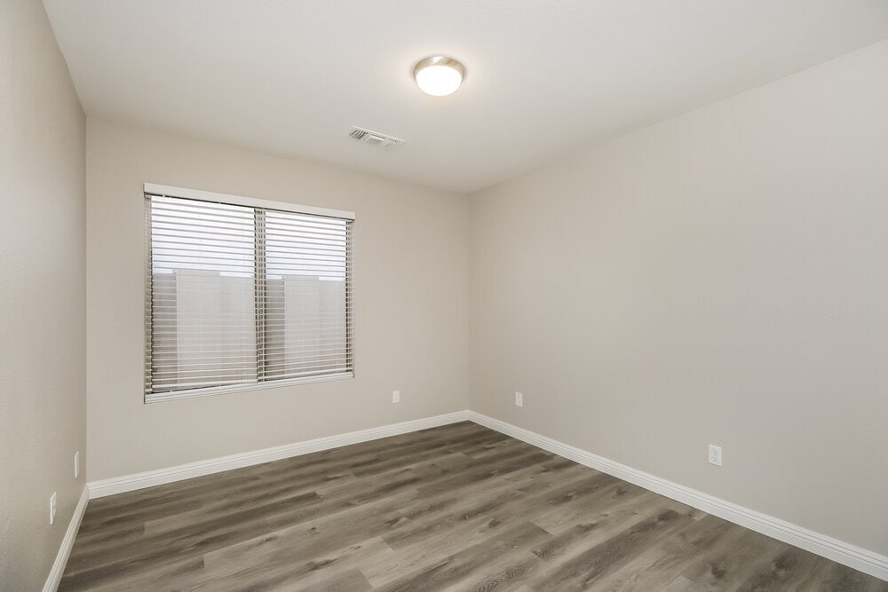 Building Photo - 1233 S Colonial Dr