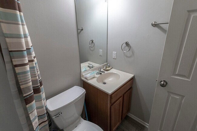 Building Photo - 204 Wheaton Ct