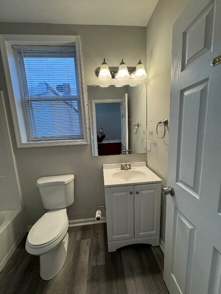 Building Photo - 200 N Rose St