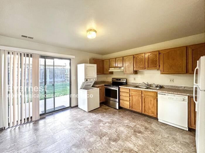 Building Photo - 2617 E Uintah St