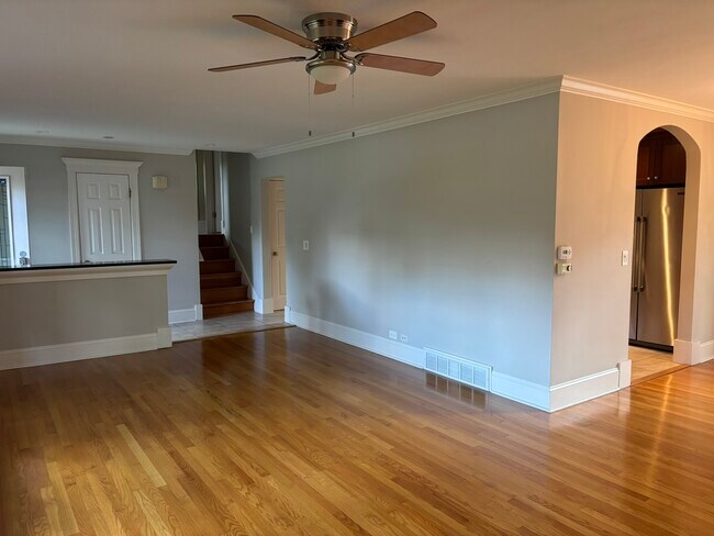 Building Photo - 541 Cypress Dr
